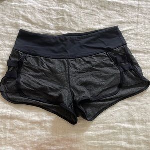 Lulu lemon short size 4